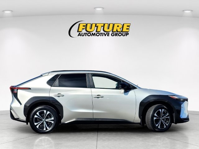 Used 2024 Silver Toyota XLE image 3