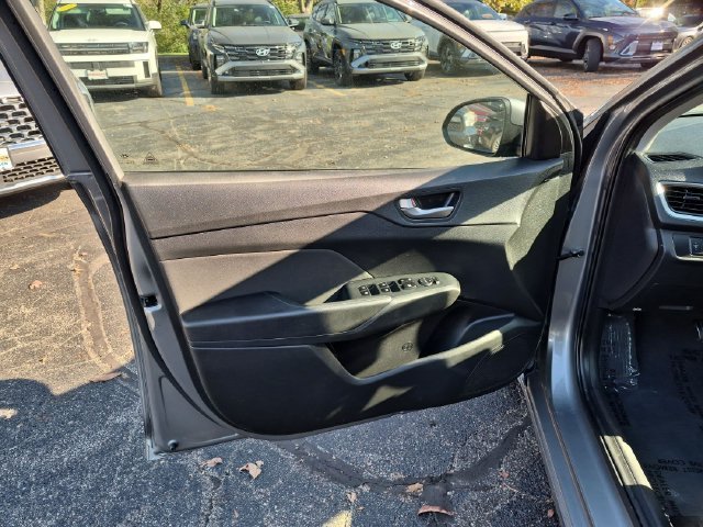 Used 2022 Gray Hyundai SE image 12