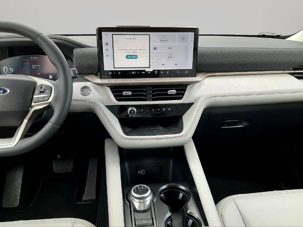 New 2026 Star White Metallic Tri-Coat Ford Active image 6