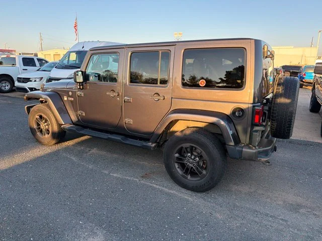 Used 2017 Gray Jeep Unlimited Sahara image 8