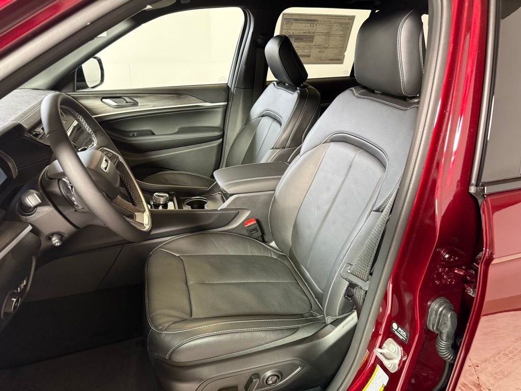 New 2026 Velvet Red Pearl-Coat Exterior Paint Jeep Limited Reserve image 11