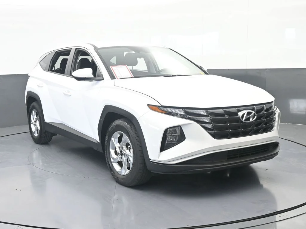 Used 2024 White Pearl Hyundai SE image 9