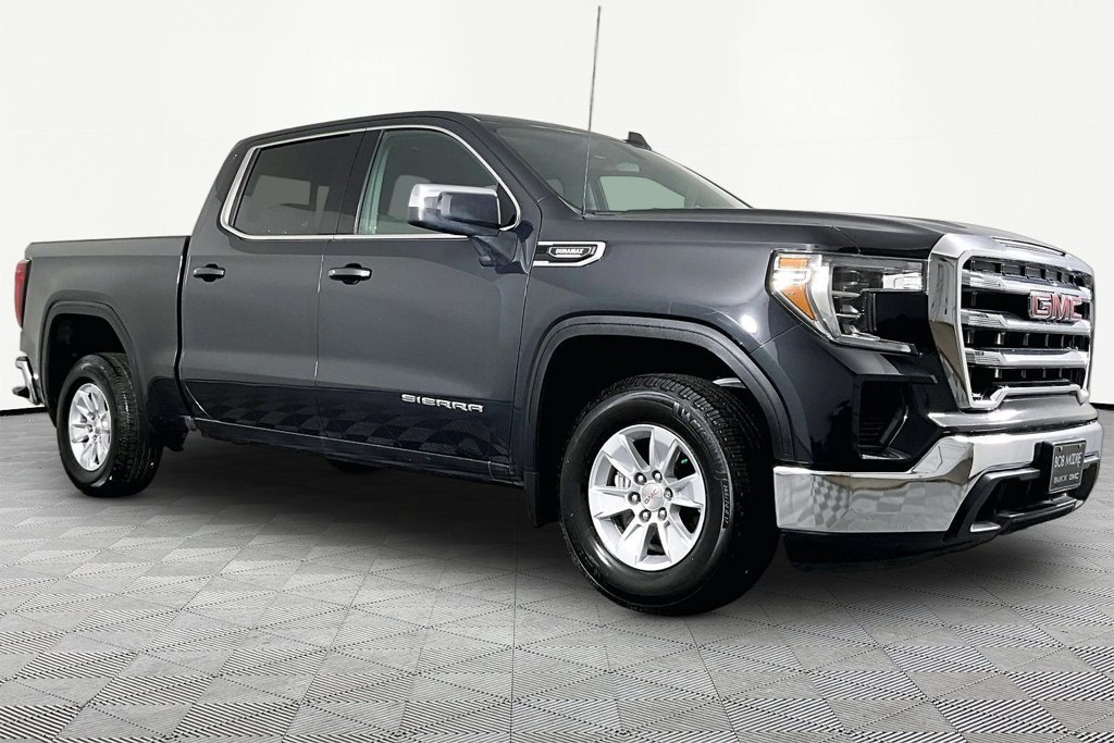 Used 2020 Black GMC SLE image 3