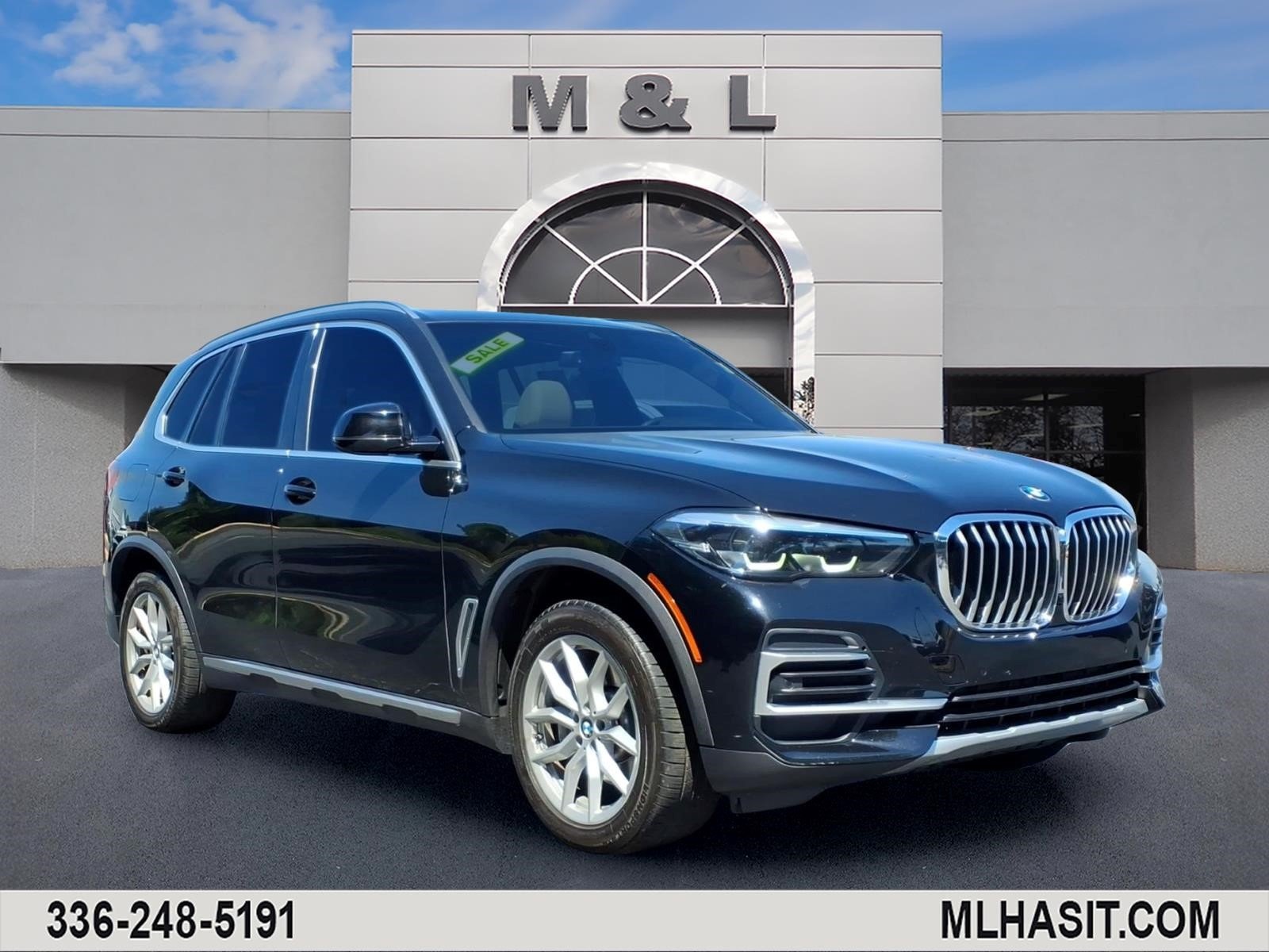 Used 2022 Black BMW xDrive40i image 1