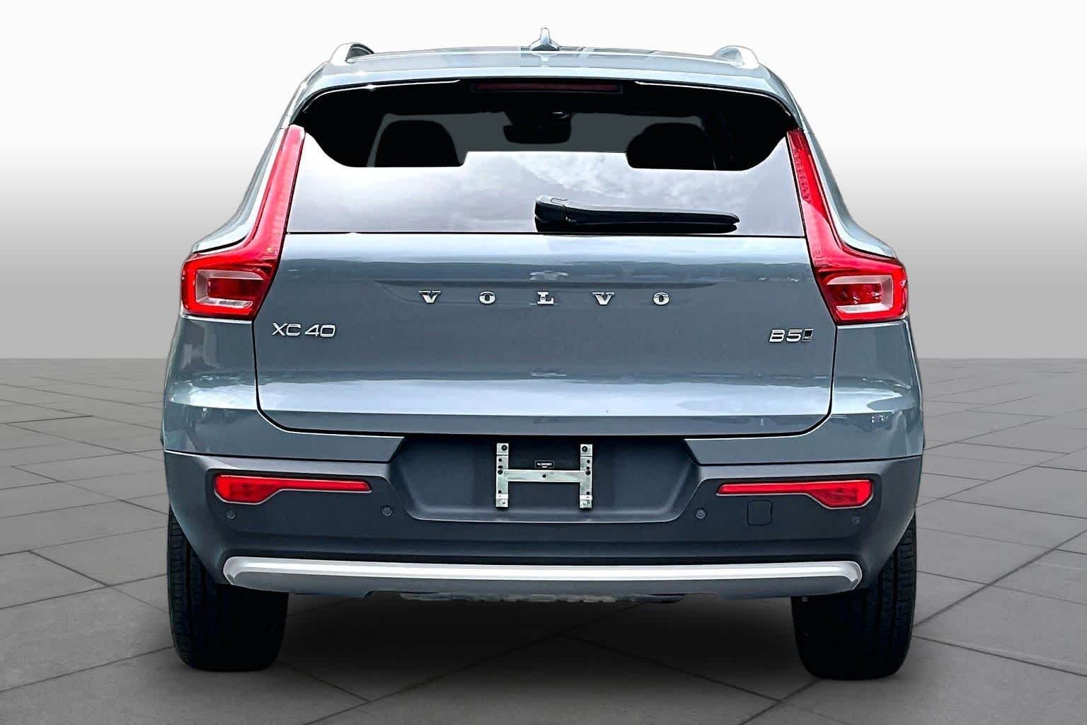 Used 2023  Volvo Plus Bright Theme image 5