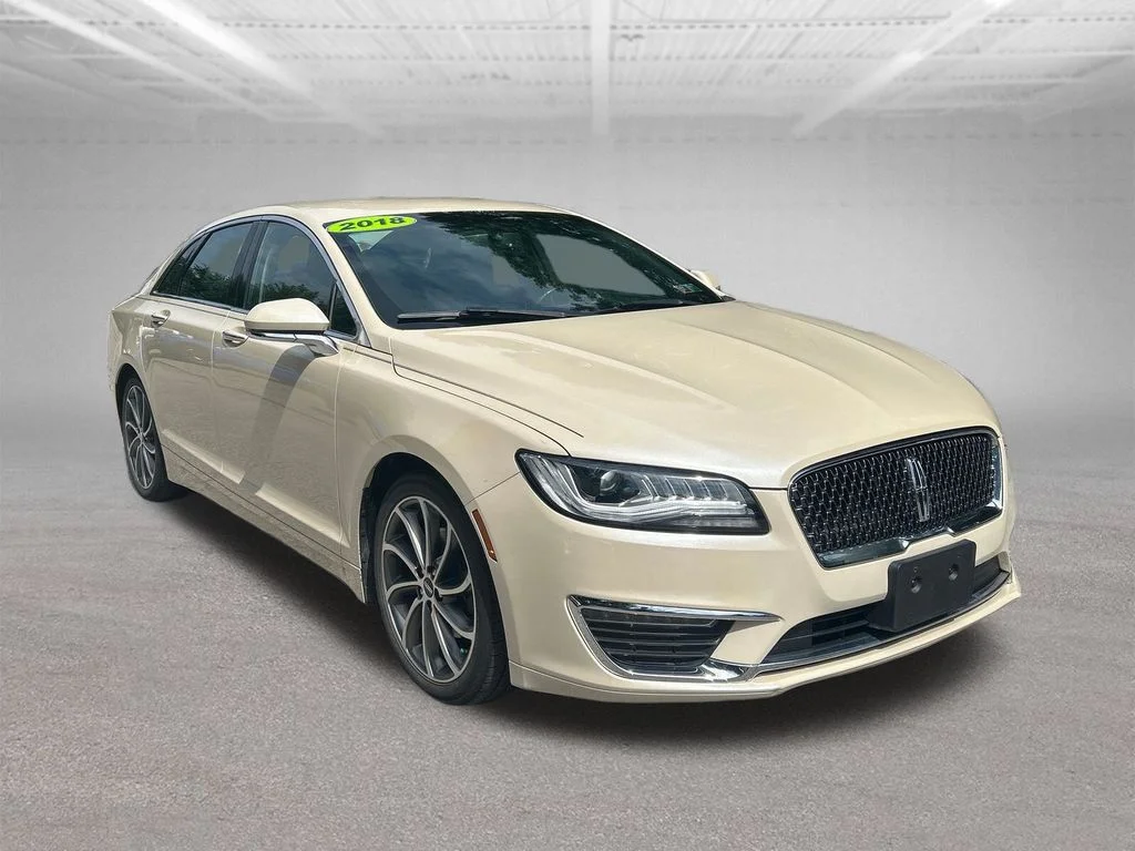 Used 2018  Lincoln Premiere image 8
