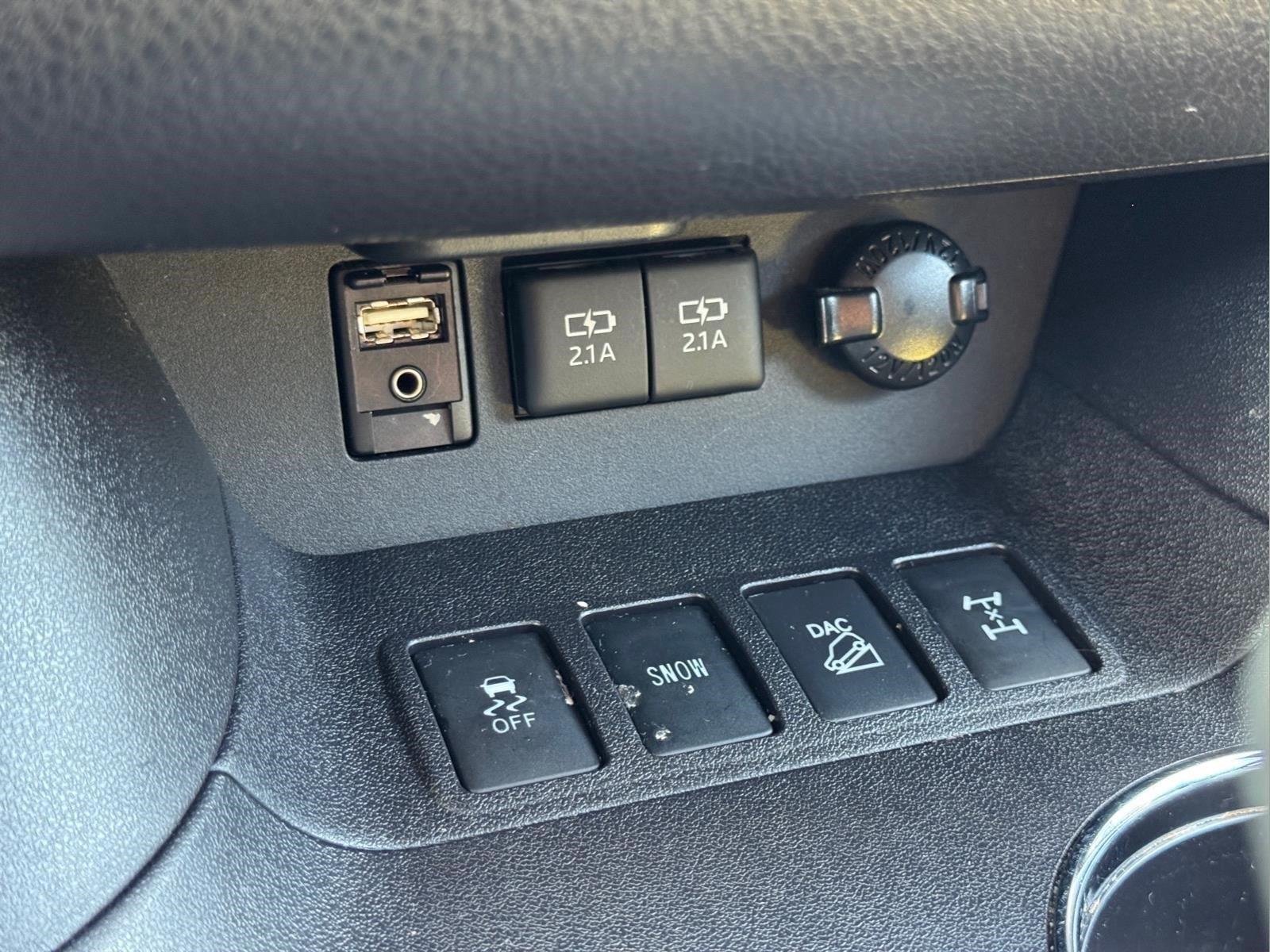 Used 2018 Predawn Gray Mica Toyota XLE image 26