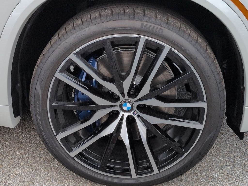 New 2026 White Metallic BMW M60i image 11