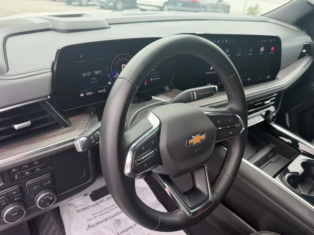 Used 2025 Summit White Chevrolet LT image 29