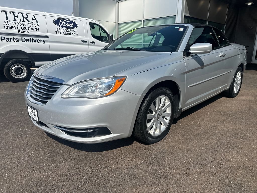 Used 2011 Chrysler 200 Touring with VIN 1C3BC2EB8BN592280 for sale in Plano, IL