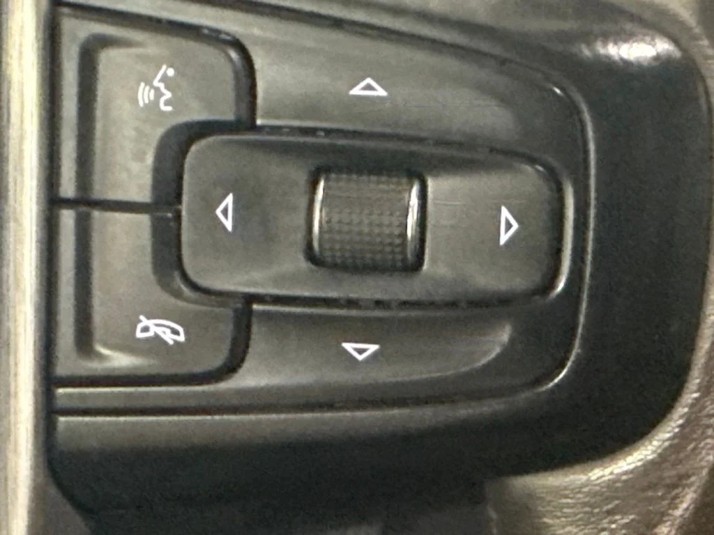 Used 2020 White Frost Tricoat GMC Denali image 19