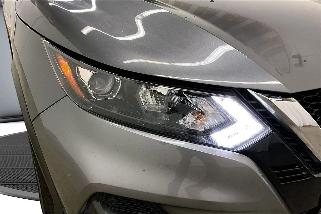 Used 2022 Gray Nissan SV image 30