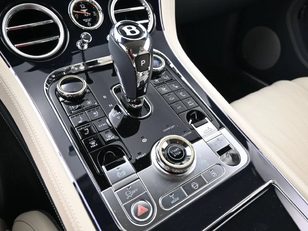 Used 2026  Bentley V8 image 25