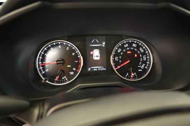 Used 2022 White Toyota XLE image 29