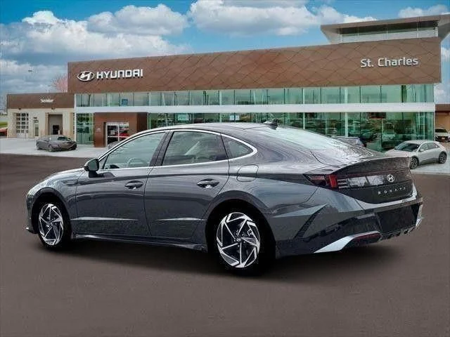 Used 2026 Gray Hyundai SEL Sport image 4