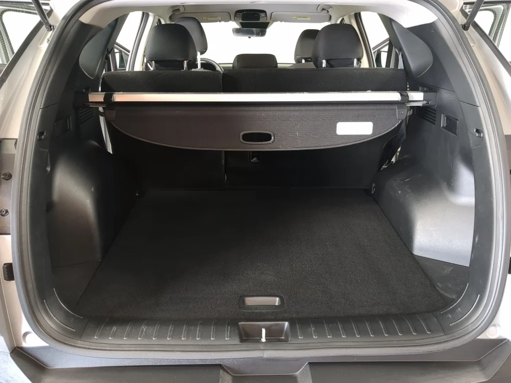 Used 2023 Silver Hyundai SE image 17