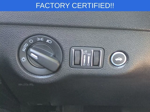 Used 2023 White Dodge SXT image 18