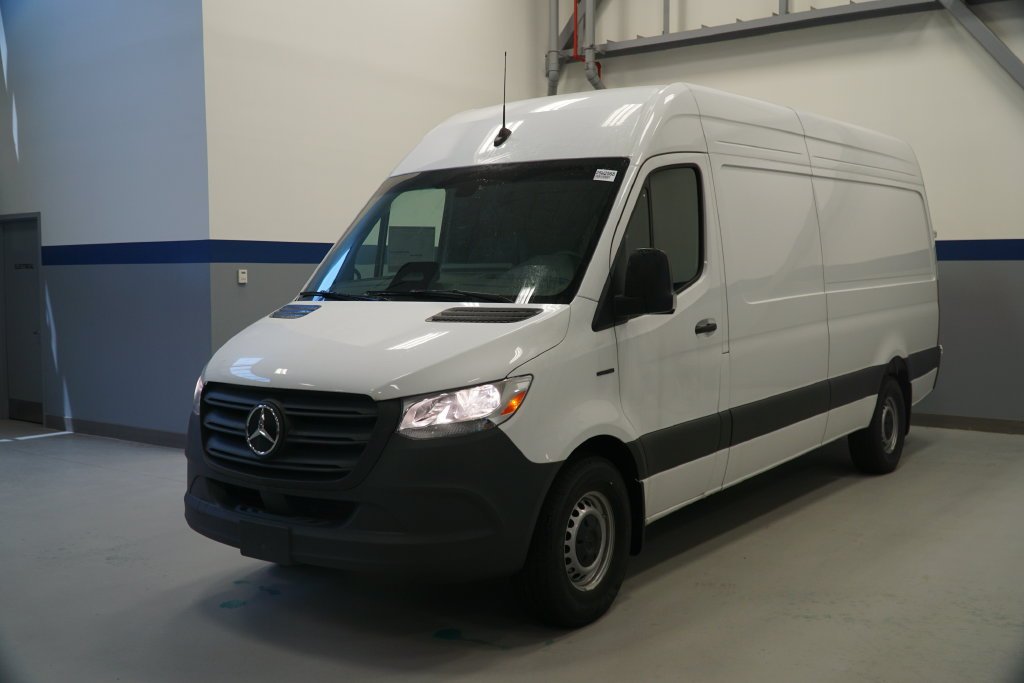 New 2025 Arctic+White Mercedes-Benz Cargo 170 WB image 3