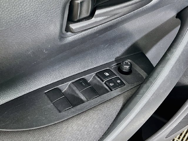2025 Toyota Corolla LE - Photo 9