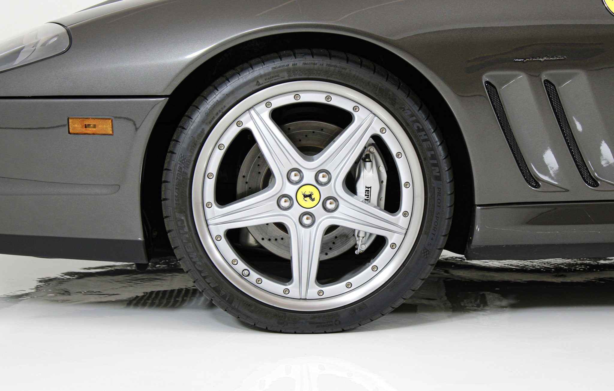Used 2003 Gray Ferrari  image 17