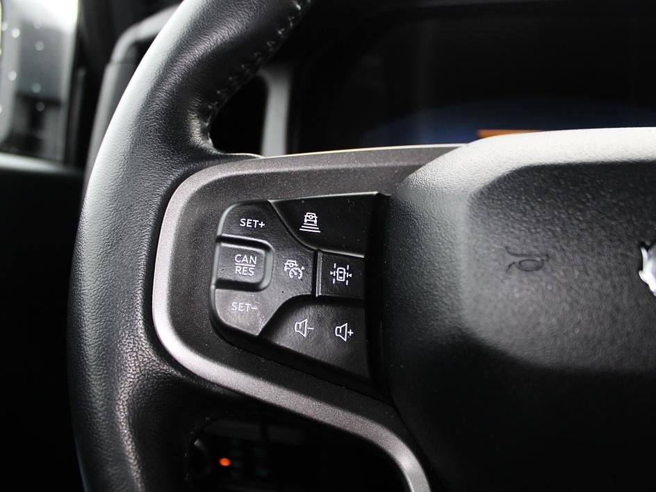 Used 2025 Gray Ford Badlands image 25