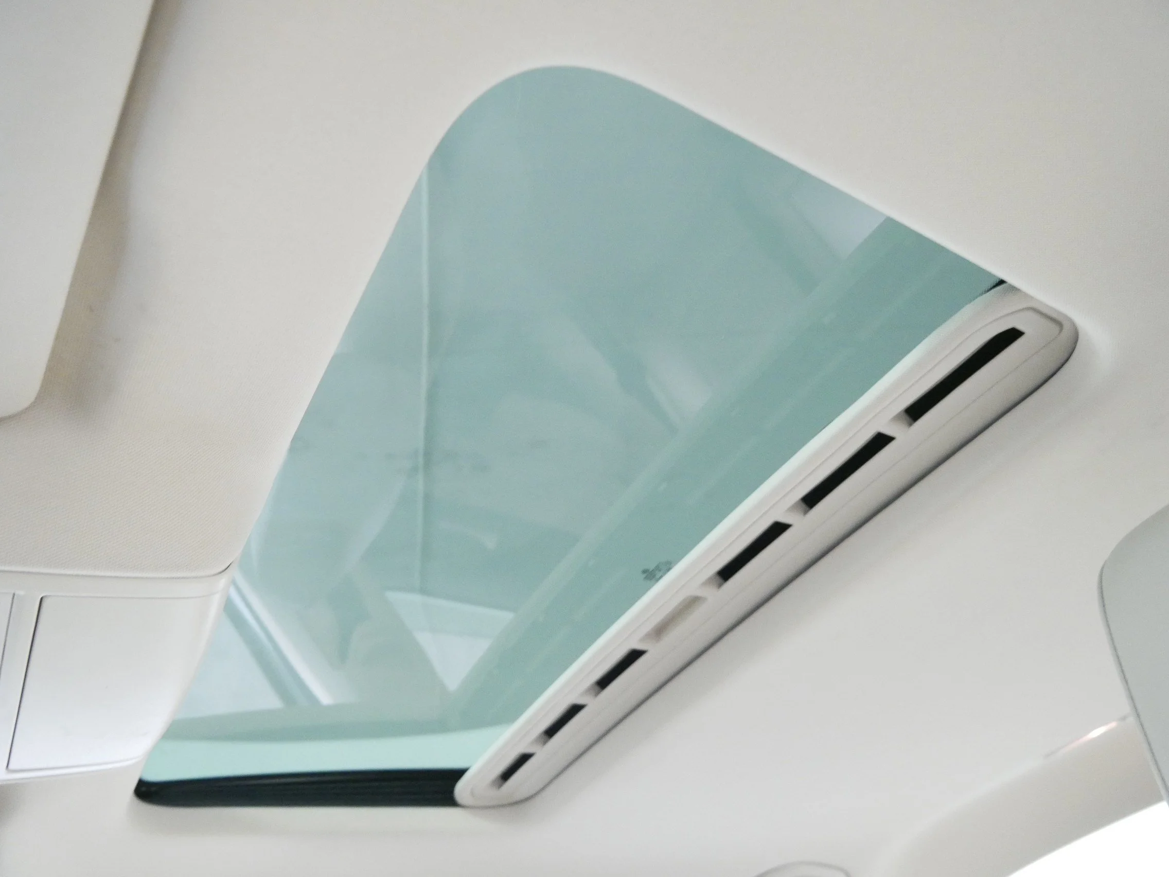 Used 2014 Candy White Volkswagen SE w/Connectivity/Sunroof image 30