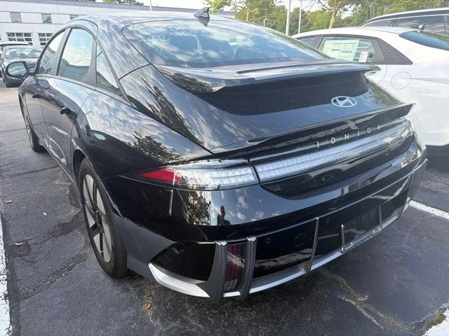 Used 2024 Onyx Black Hyundai SE image 7