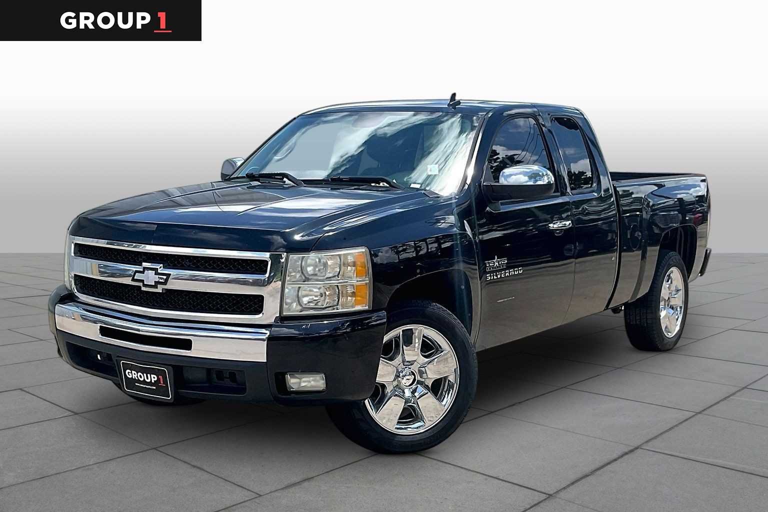 Used 2011 BLACK Chevrolet LT image 1