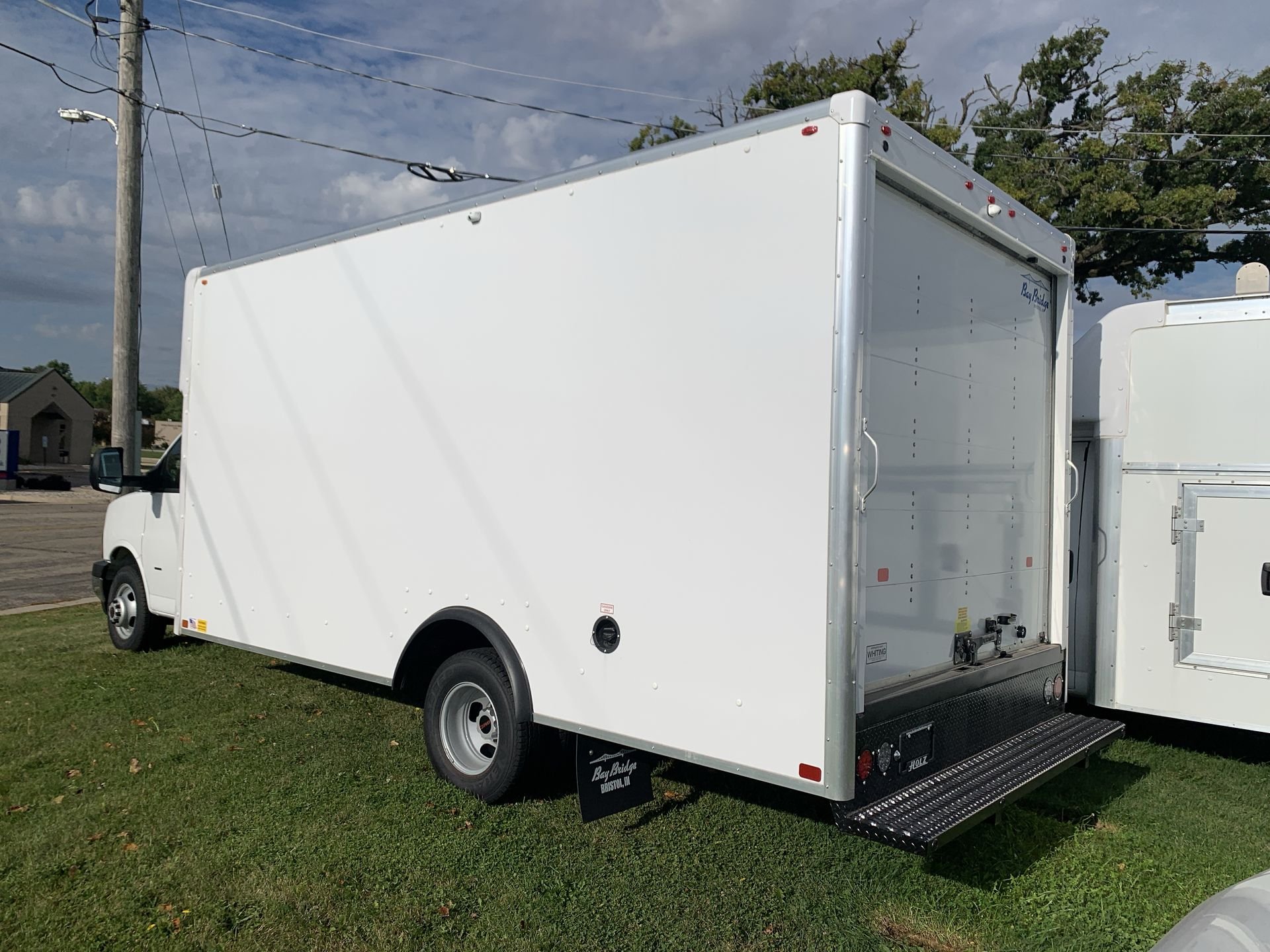 New 2025 Summit White GMC 1WT image 37