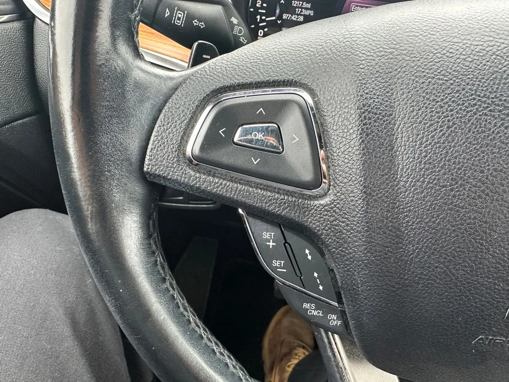 Used 2015 Red Lincoln Base image 20