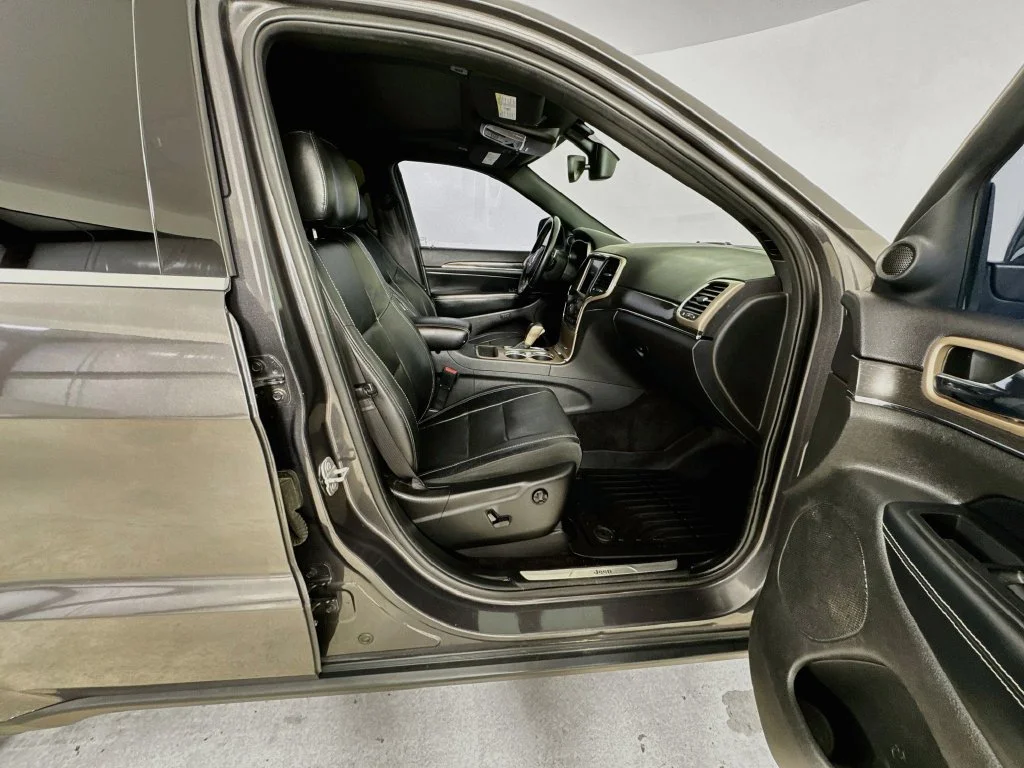Used 2017 Gray Jeep Limited image 35