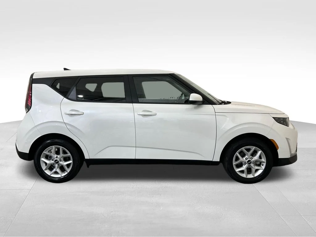 Used 2025 White Kia LX image 6