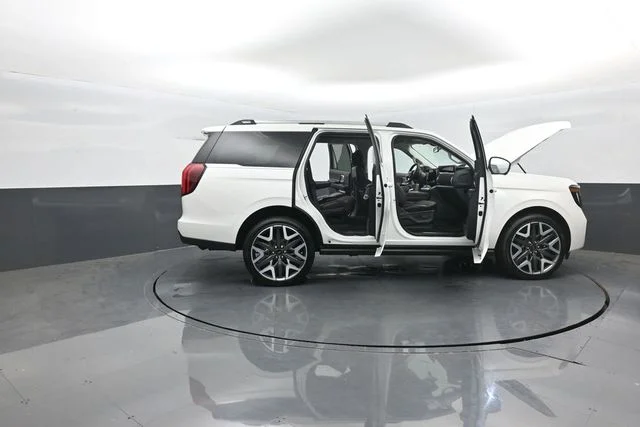 New 2026 Star White Metallic Tri-Coat Ford Platinum® image 43