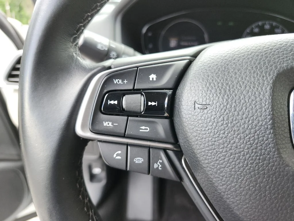 Used 2019 White Honda EX-L image 25