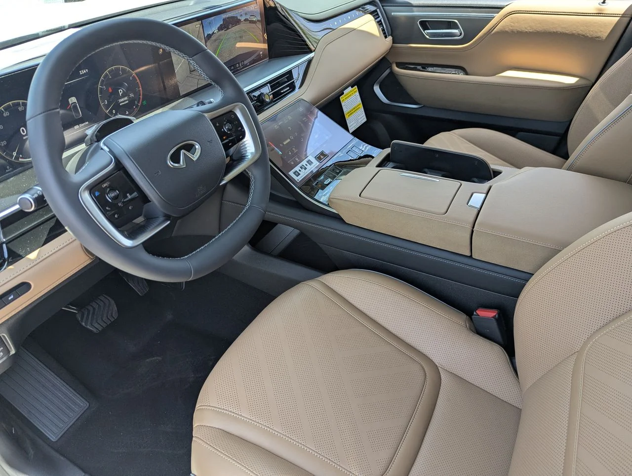 New 2027 RADIANT WHITE INFINITI Luxe 2WD image 12