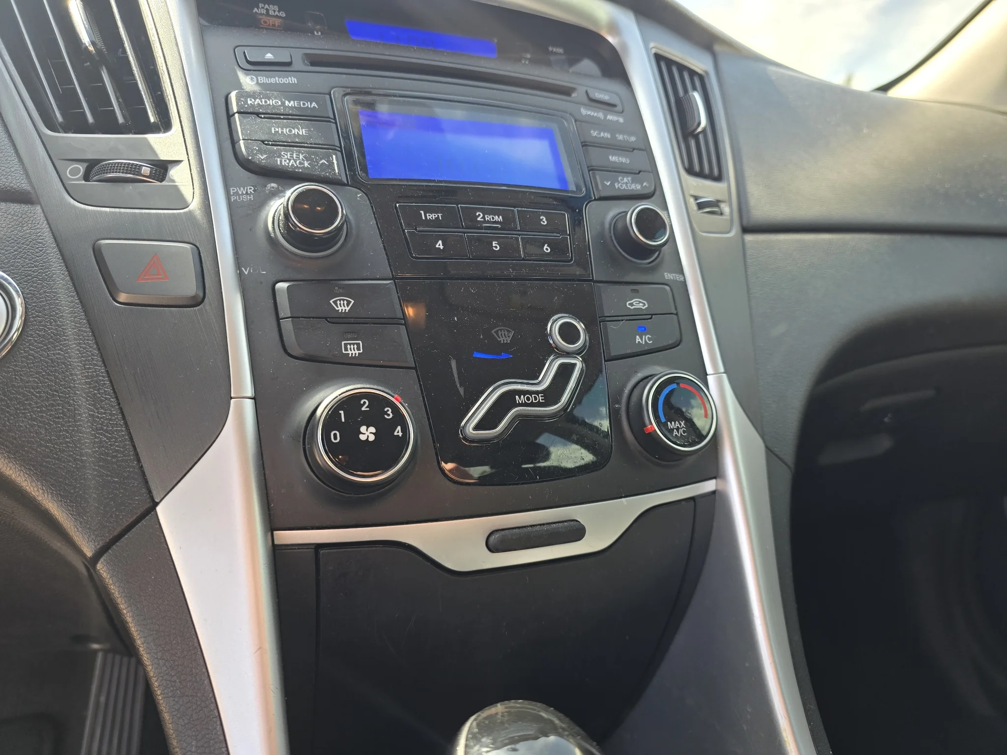 Used 2013 Midnight Black Mica Hyundai SE image 21