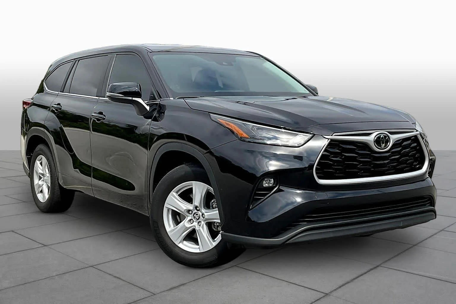 Used 2023 Midnight Black Metallic Toyota LE image 3