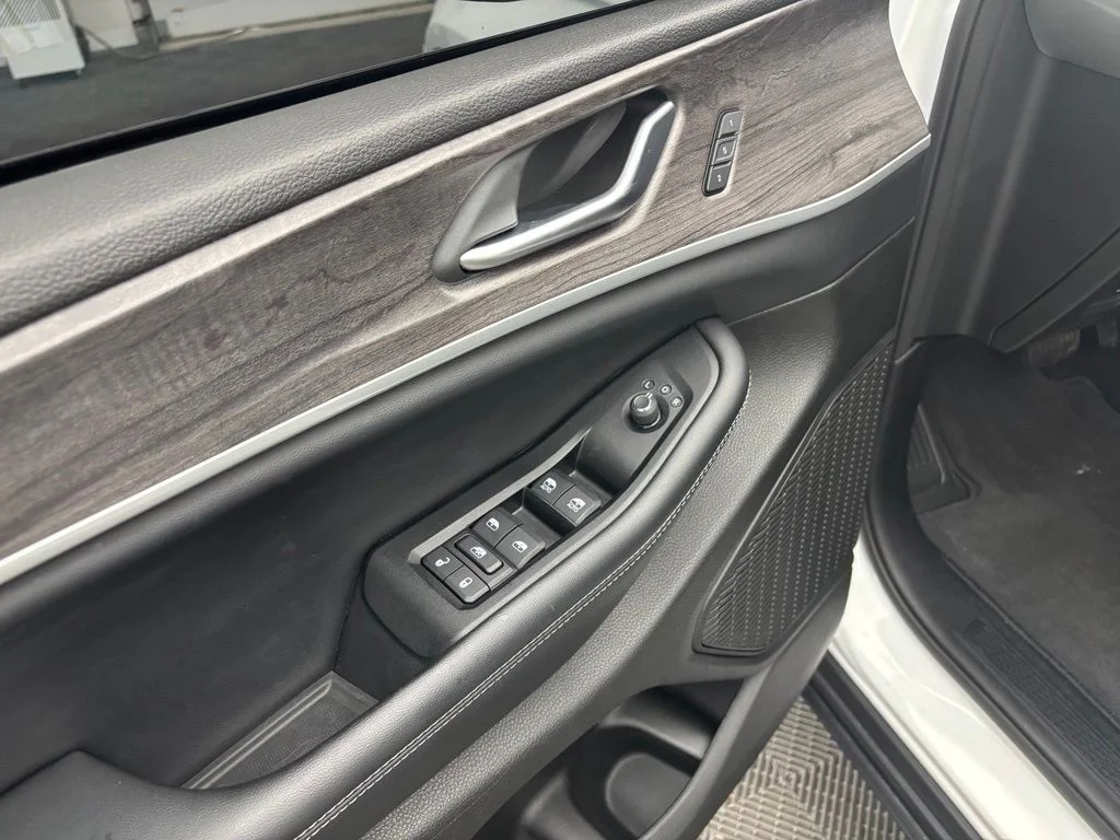 Used 2024 White Jeep Limited image 17