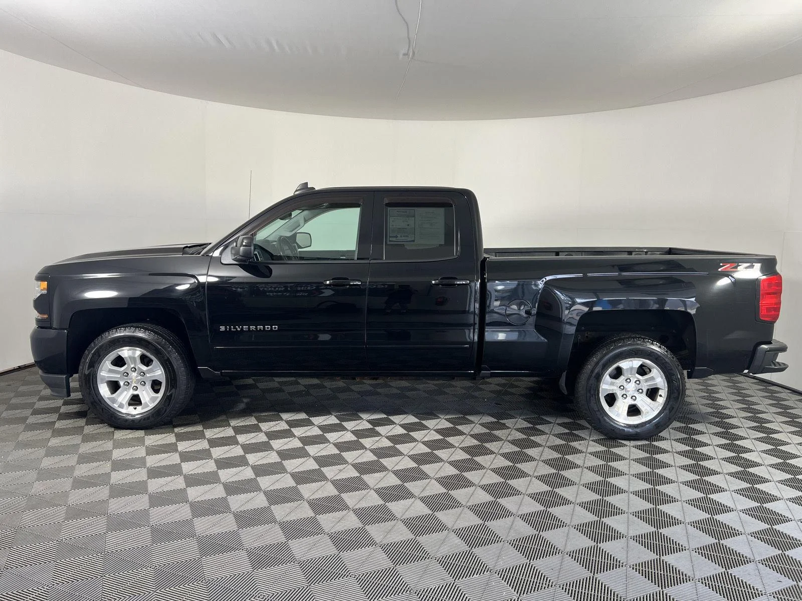Used 2018 Black Chevrolet LT image 6
