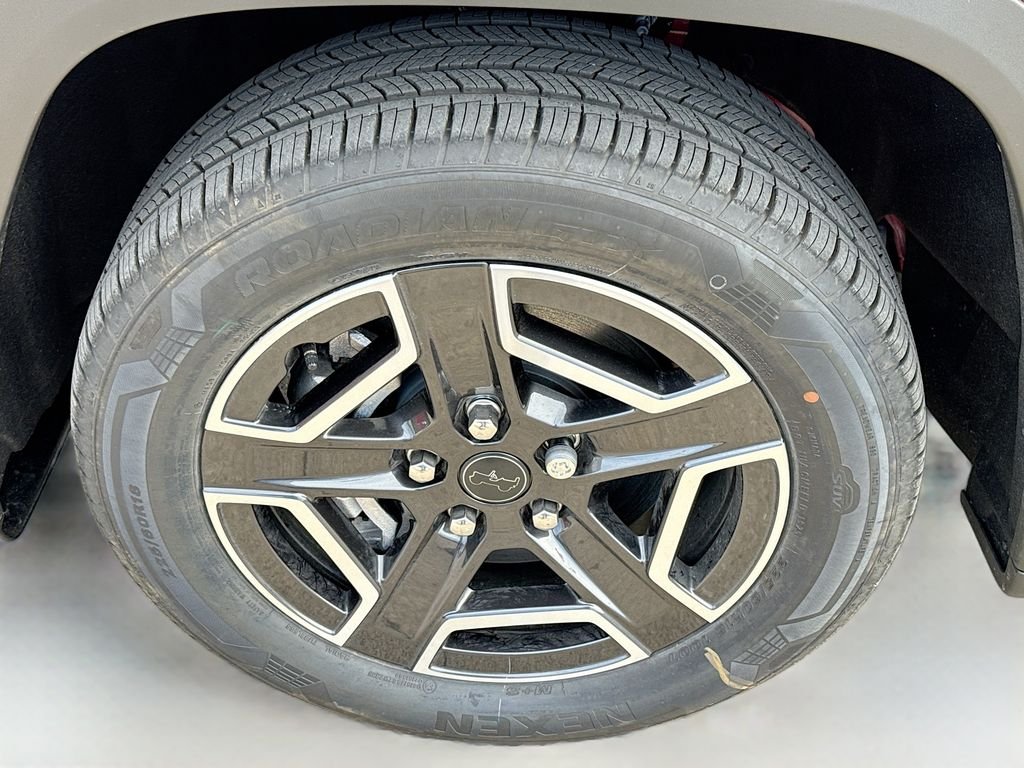 New 2026 Red Hot Pearl-Coat Exterior Paint Jeep Laredo image 9
