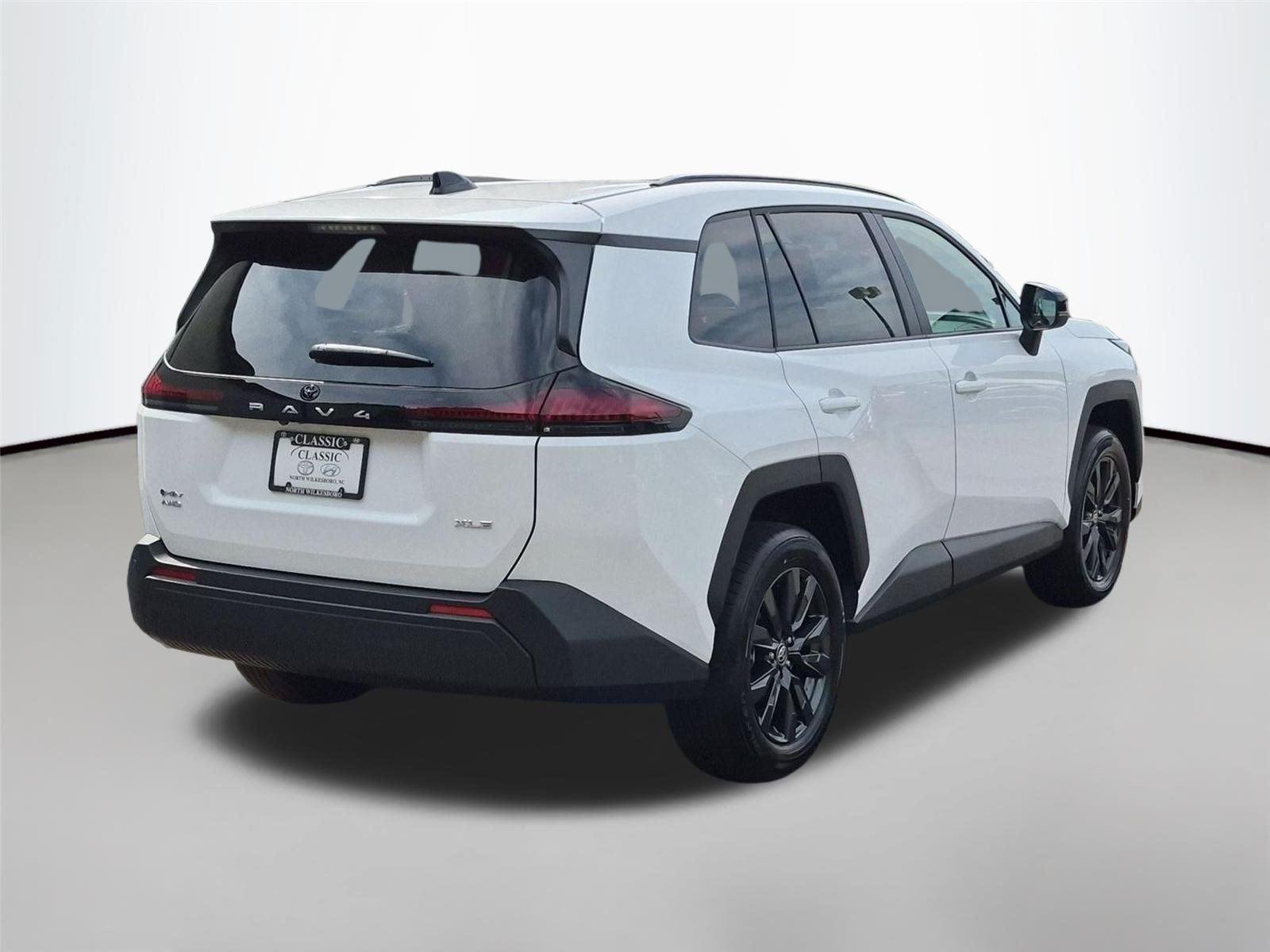 New 2026 Ice Cap Toyota XLE Premium image 5