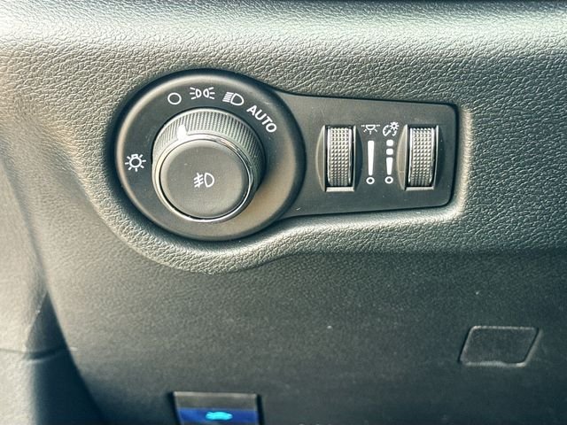 2026 Chrysler Pacifica Select - Photo 10