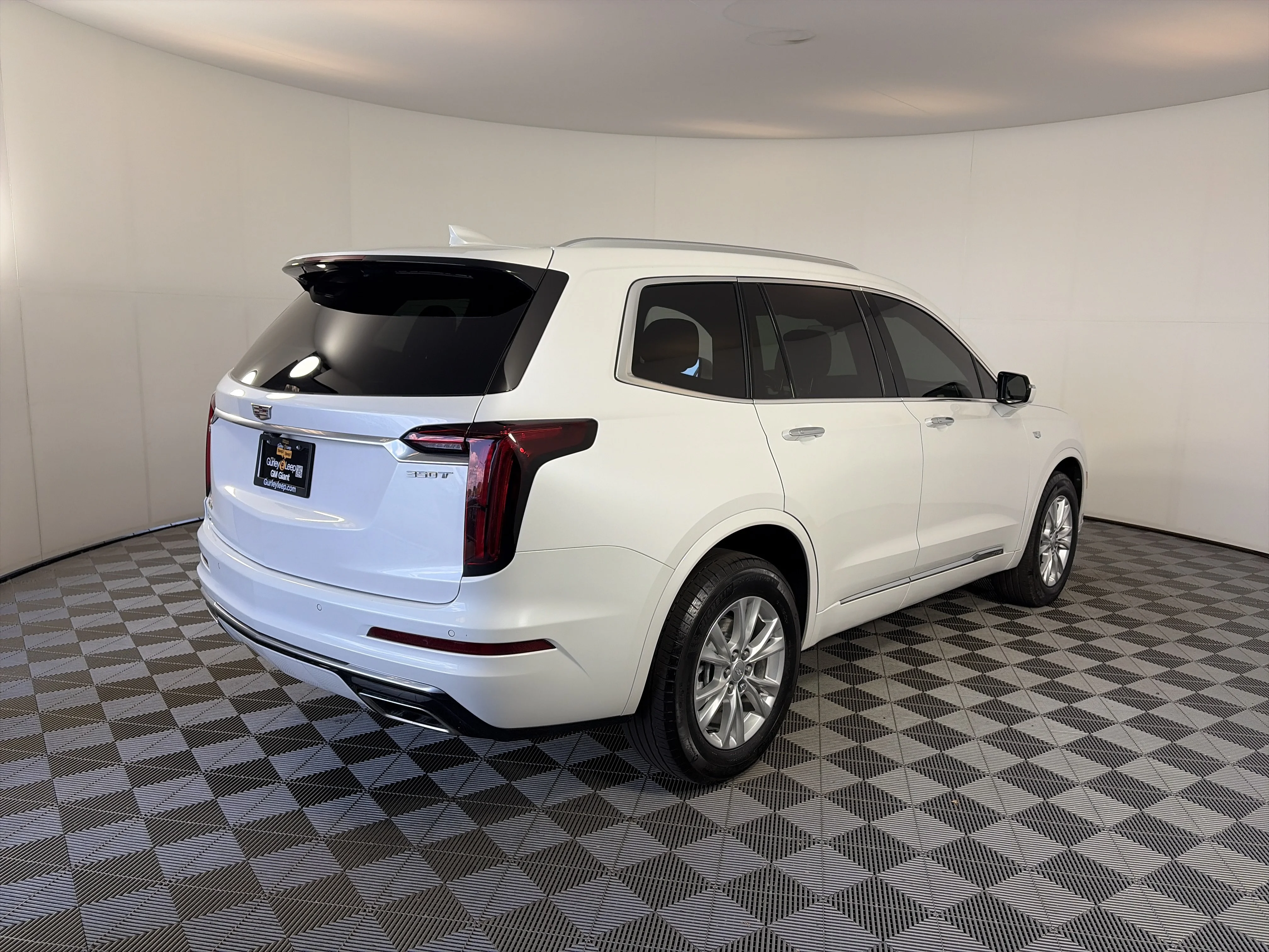 Used 2025 Crystal White Tricoat Cadillac Luxury image 12