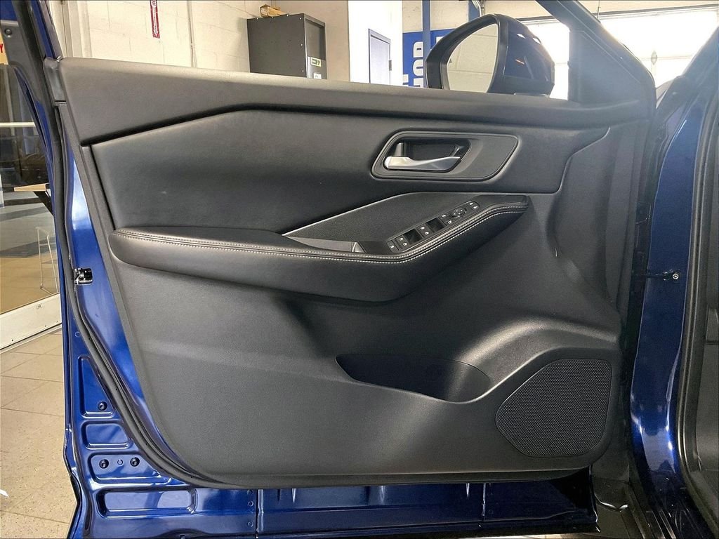 Used 2025 Blue Nissan SV image 9