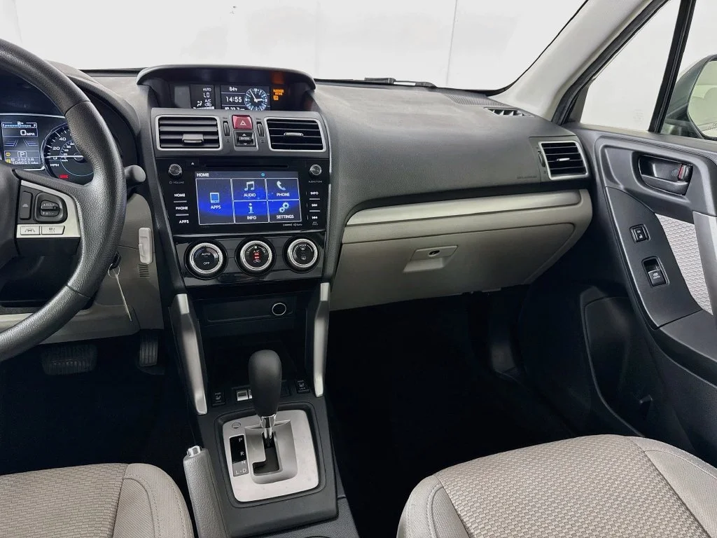 Used 2017 White Subaru 2.5i Premium image 29