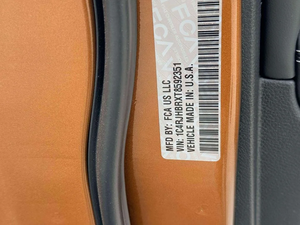 New 2026 Copper Shino Metallic Clear-Coat Exterior Paint Jeep Limited image 17