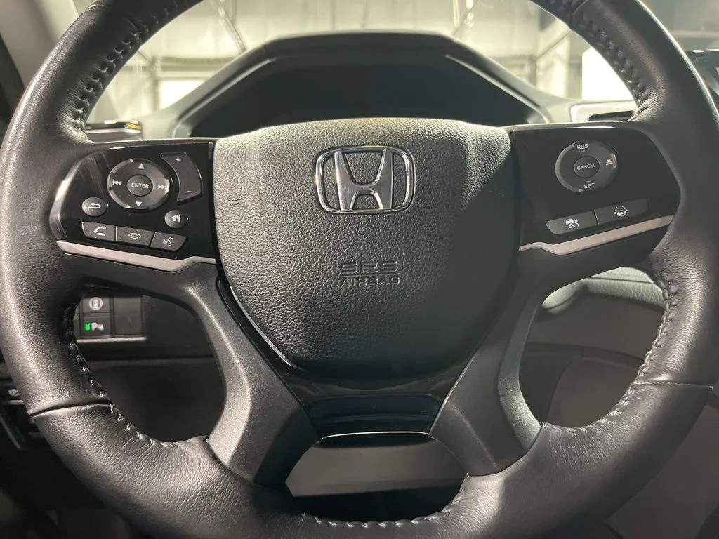 Used 2022 Modern Steel Metallic Honda Touring image 16