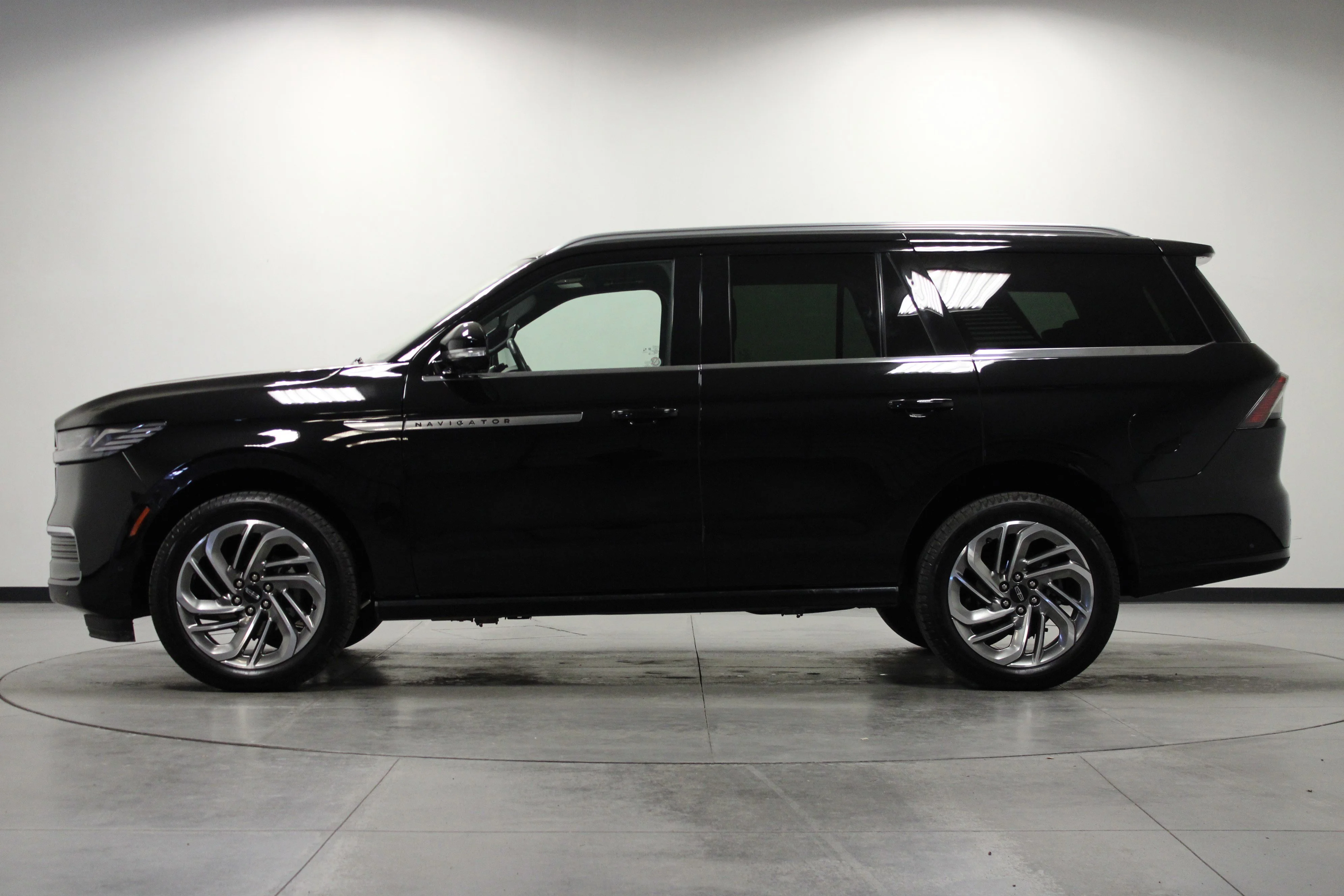 Used 2025 Infinite Black Metallic Clearcoat Lincoln Reserve image 7