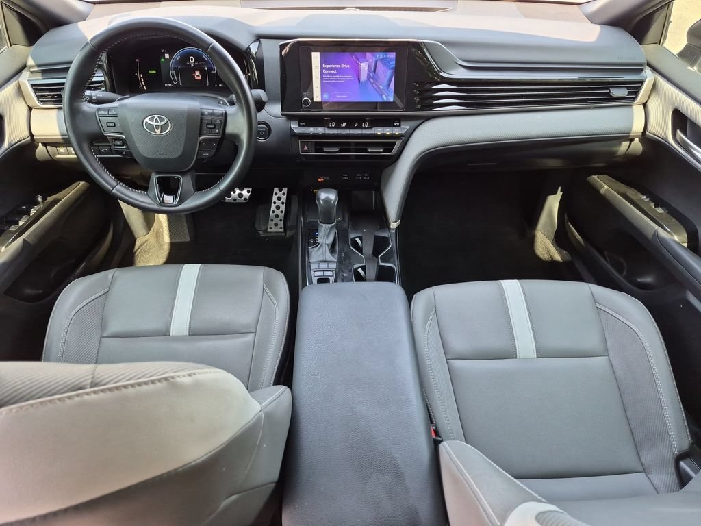 Used 2025  Toyota SE image 4