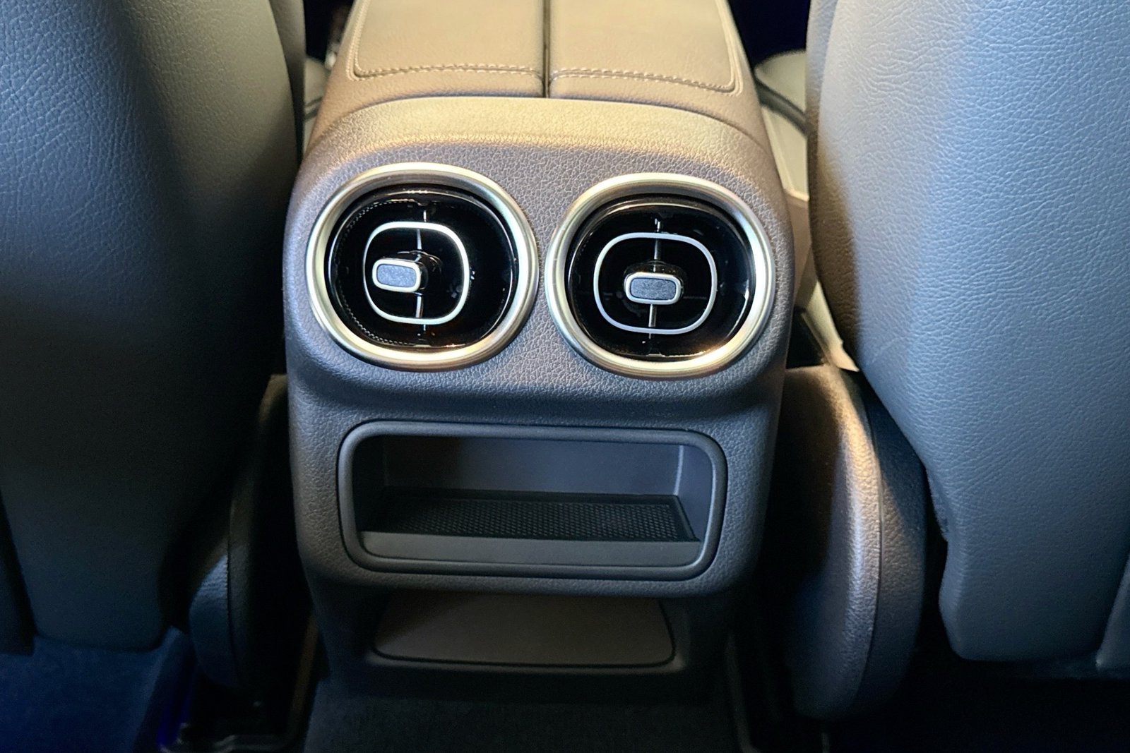New 2026 Manufaktur Alpine Grey Mercedes-Benz GLC 300 image 22